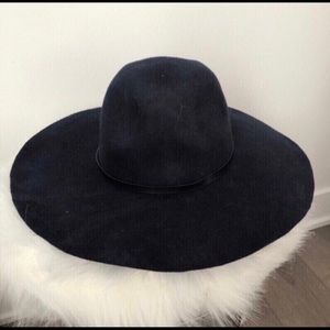 BRANDNEW BCBG MAXAZRIA DARK NAVY BLUE HAT -CHAPEAU